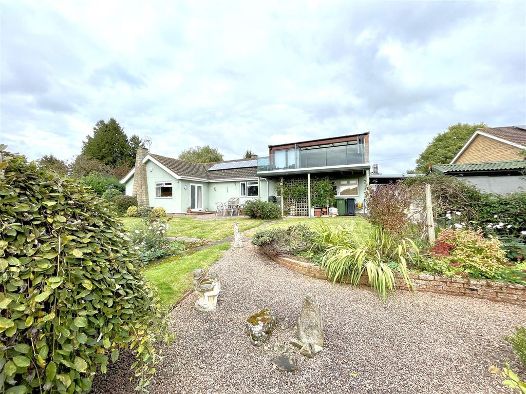 3 bed detached bungalow for sale in Gorsley, Ross-On-Wye HR9, £635,000