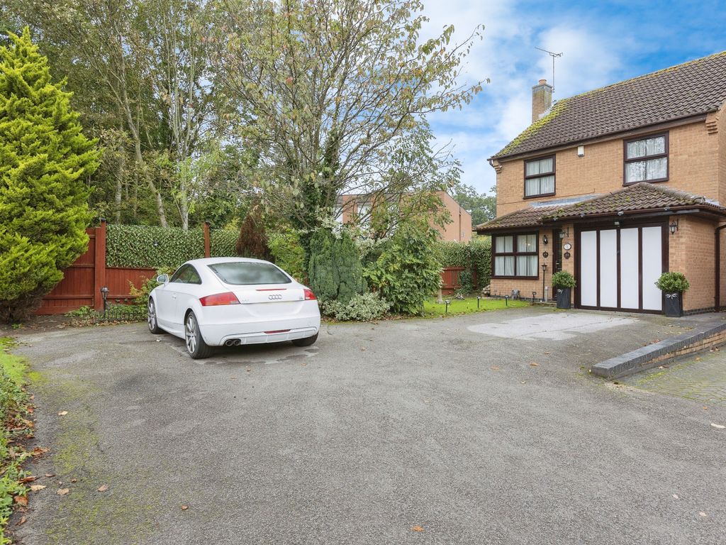 4 bed detached house for sale in Haywood Close, Leicester LE5, £400,000