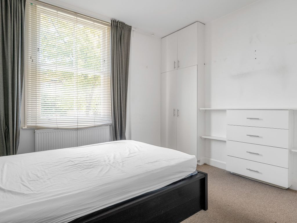 2 bed maisonette for sale in Southgate Road, London N1, £700,000