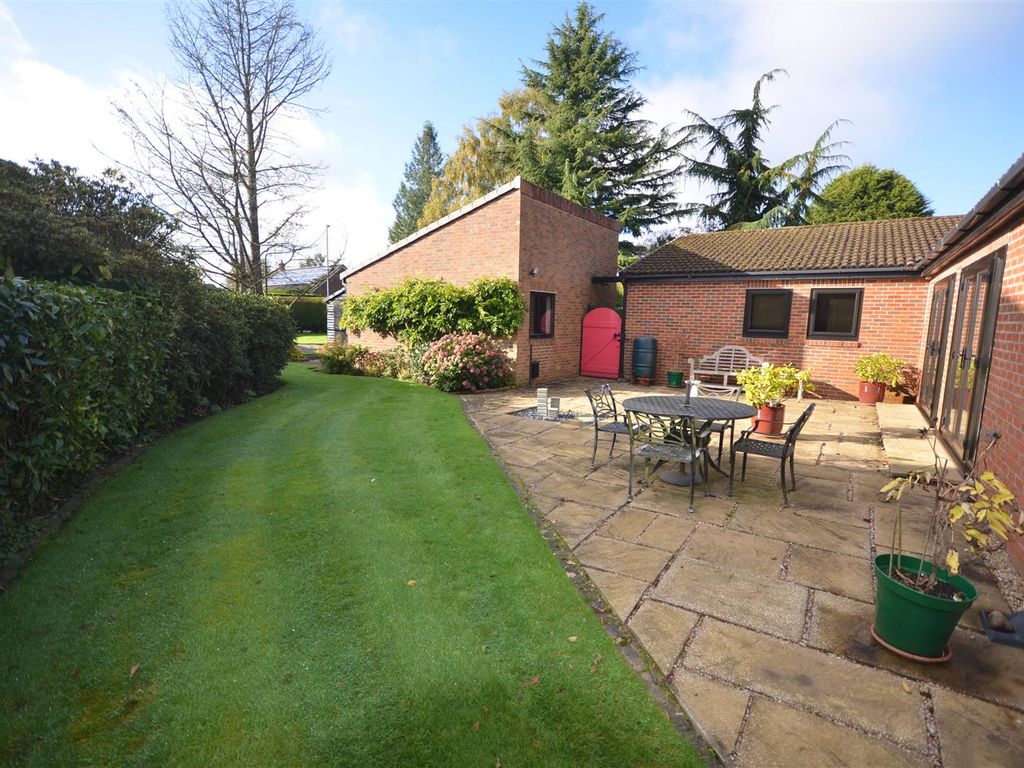 3 bed detached bungalow for sale in Highlows Lane, Yarnfield, Stone ST15, £559,000