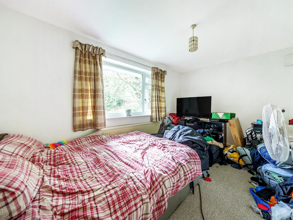 2 bed flat for sale in Audley Drive, Maidenhead SL6, £250,000
