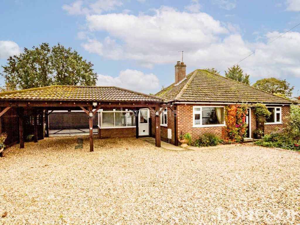 3 bed detached bungalow for sale in School Road, Necton PE37, £500,000