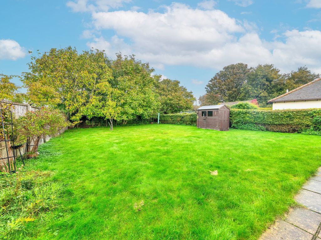 2 bed detached bungalow for sale in Top Close, Fowlmere SG8, £525,000