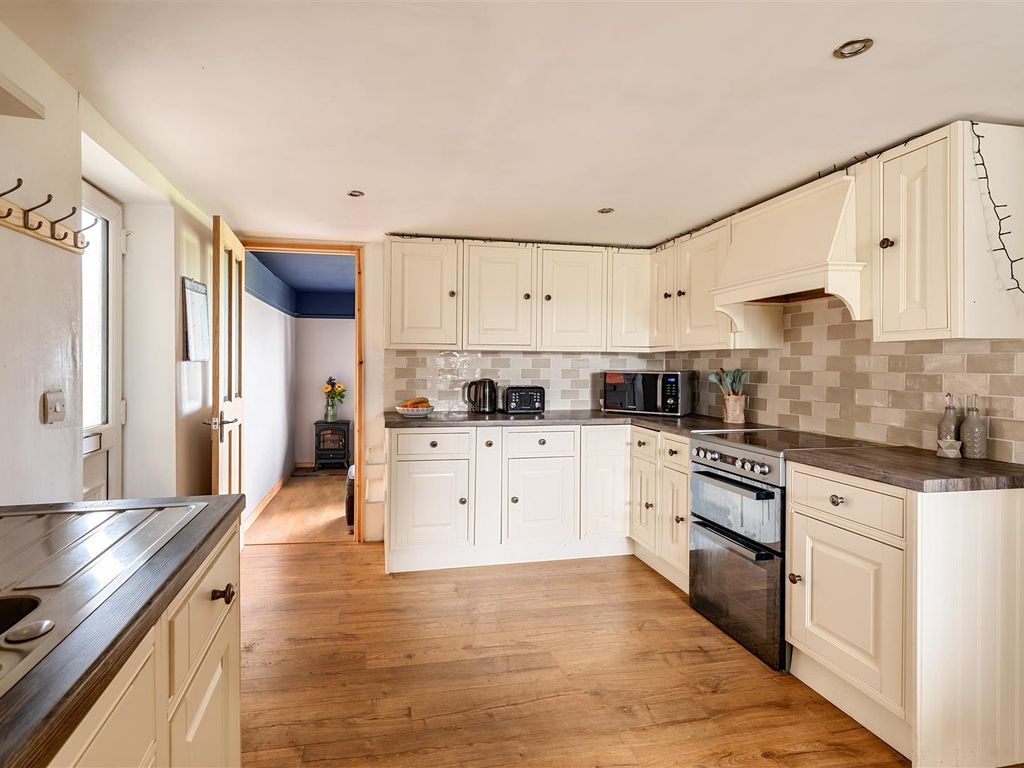 4 bed farmhouse for sale in Churchinford, Taunton, Devon TA3, £575,000