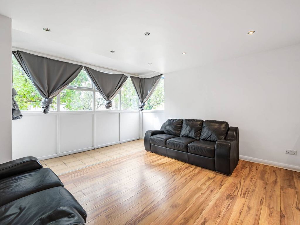 2 bed flat for sale in Averil Grove, Norwood, London SW16, £320,000