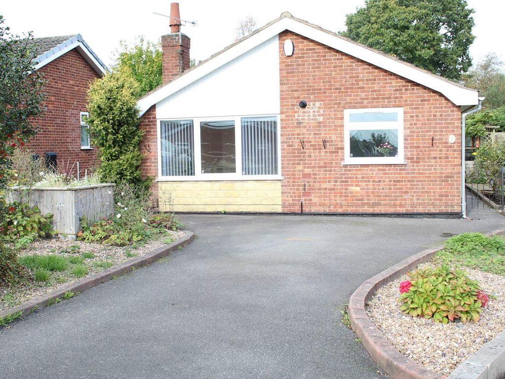 2 bed detached bungalow for sale in Lambcroft Road, Pinxton, Nottingham, Nottinghamshire. NG16, £175,000