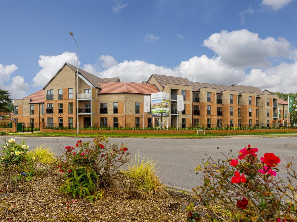 1 bed flat for sale in Deans Park Court, Kingsway, Stafford, Staffordshire ST16, £200,000