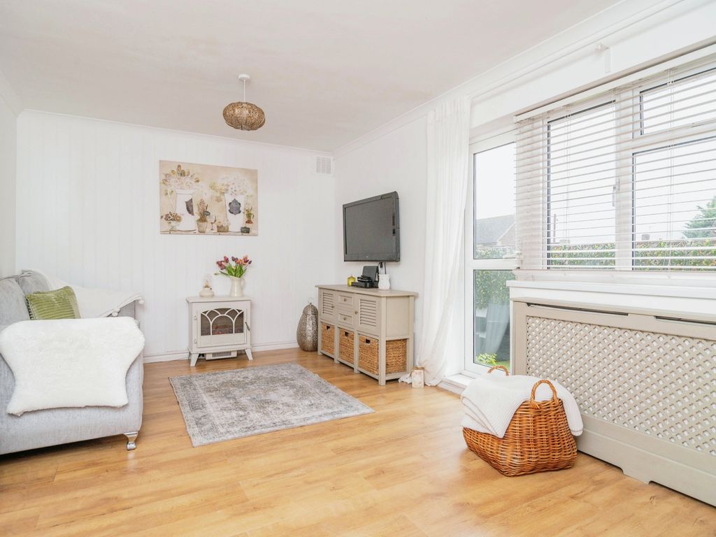 1 bed flat for sale in River View, Grays RM16, £200,000