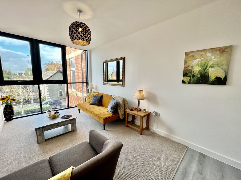 2 bed flat for sale in Garstang High Street, Garstang, Preston, Lancashire PR3, £200,000