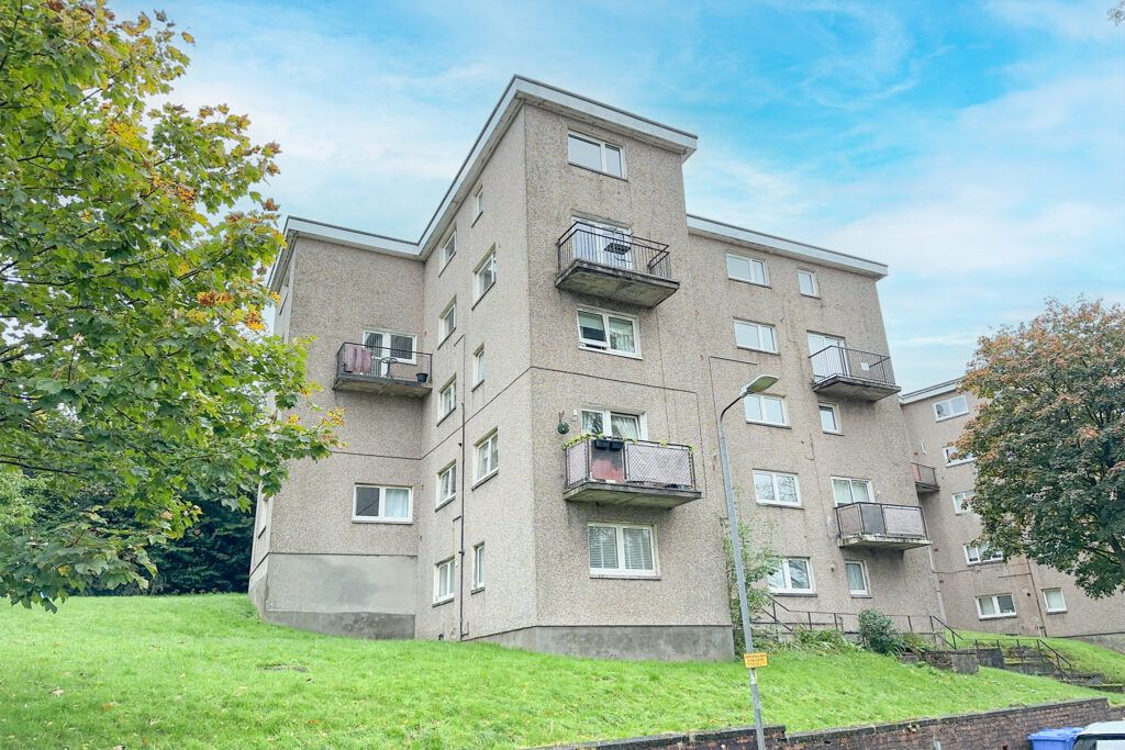 2 bed flat for sale in Stark Avenue, Clydebank G81, £69,995