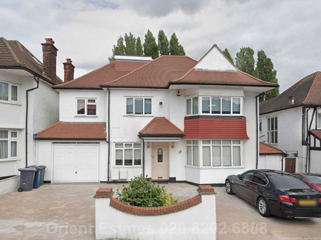7 bed detached house for sale in Allington Road, London NW4, £1,950,000