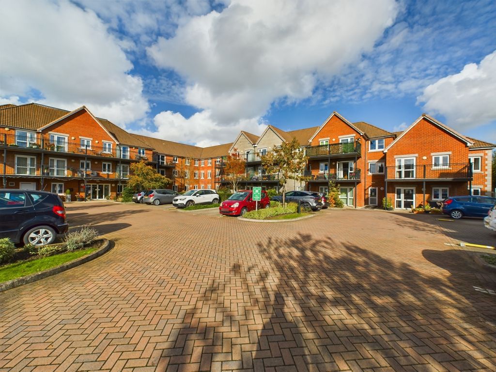 1 bed flat for sale in Coopers Court, Yate BS37, £225,000
