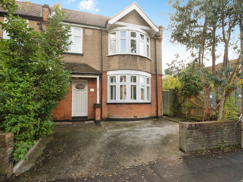 4 bed end terrace house for sale in Burland Road, Brentwood CM15, £675,000