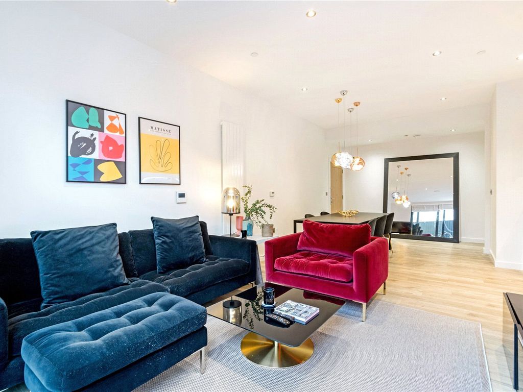 2 bed flat for sale in Centric Close, London NW1, £900,000