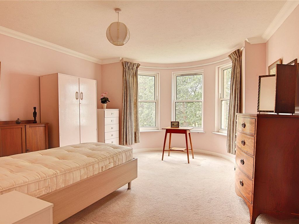 2 bed flat for sale in Beach Crescent, Littlehampton, West Sussex BN17, £385,000