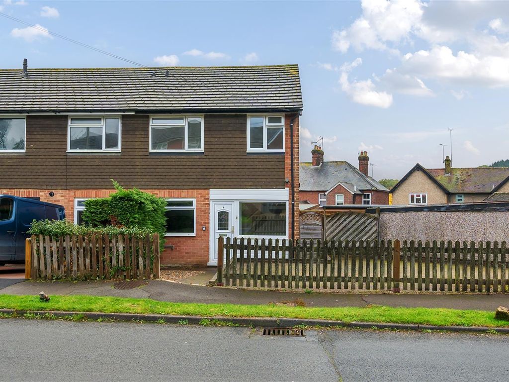 3 bed property for sale in Windsor Place, Crowborough TN6, £320,000