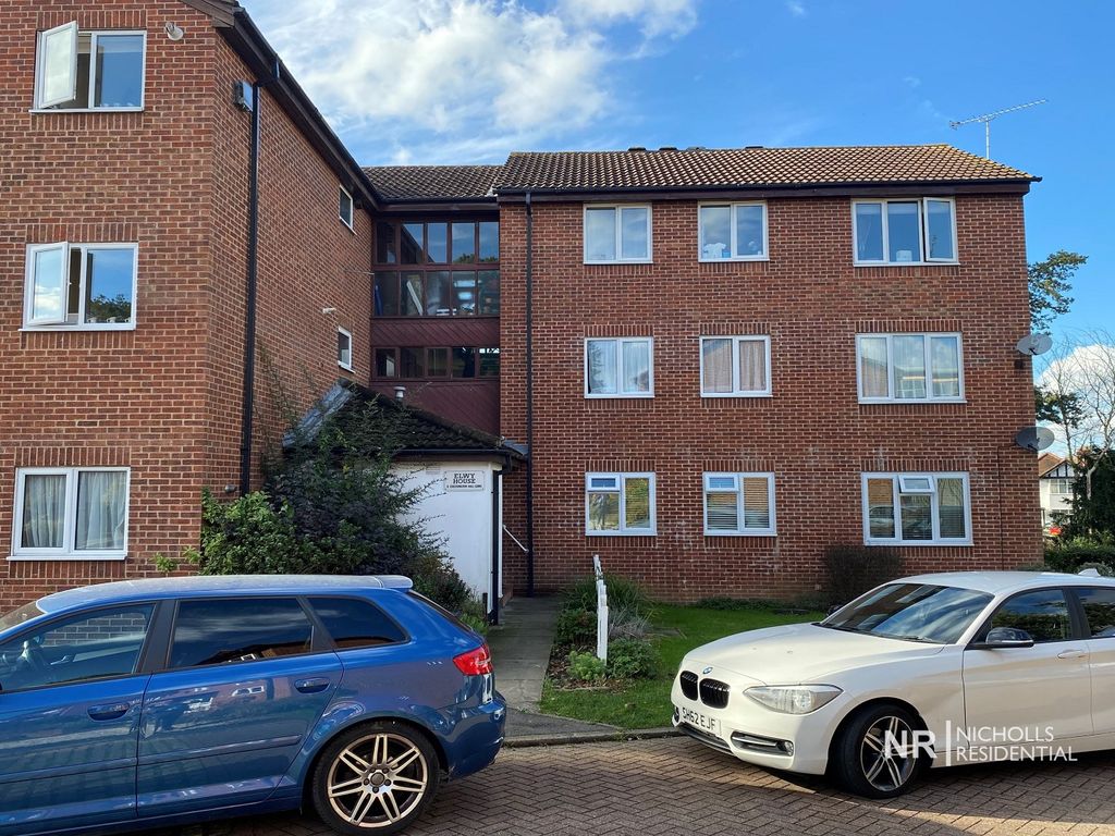 2 bed flat for sale in Chessington Hall Gardens, Chessington, Surrey. KT9, £285,000