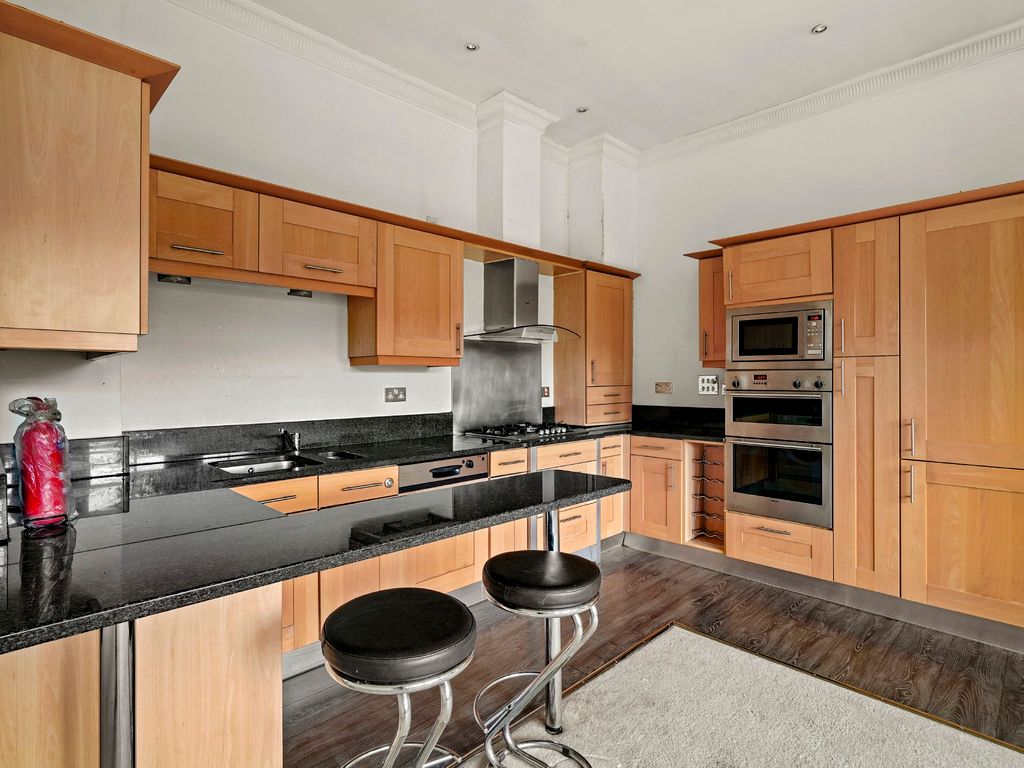 2 bed flat for sale in St. Vincents Lane, London NW7, £550,000