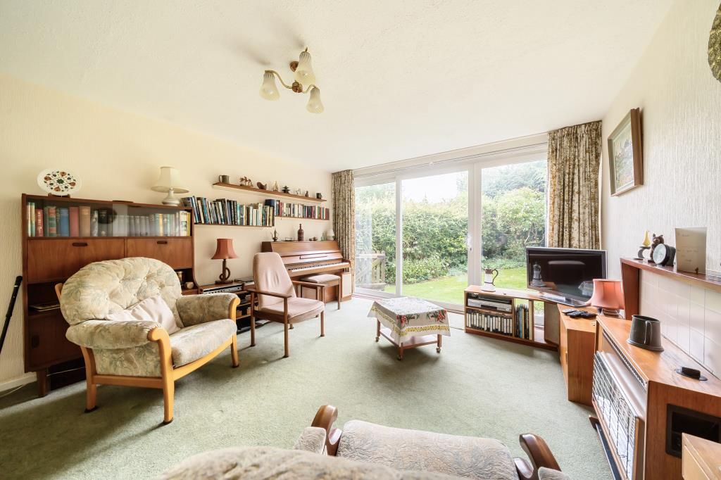 2 bed flat for sale in Amersham, Buckinghamshire HP6, £300,000