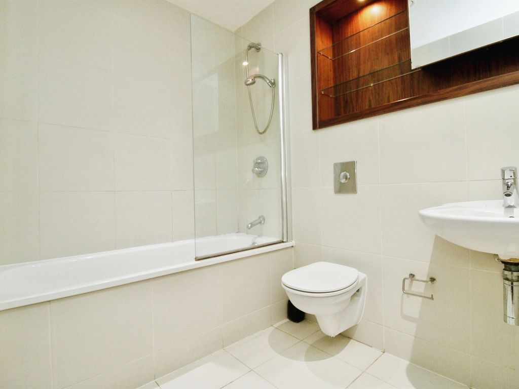 1 bed flat for sale in Newport Road, Roath, Cardiff CF24, £130,000