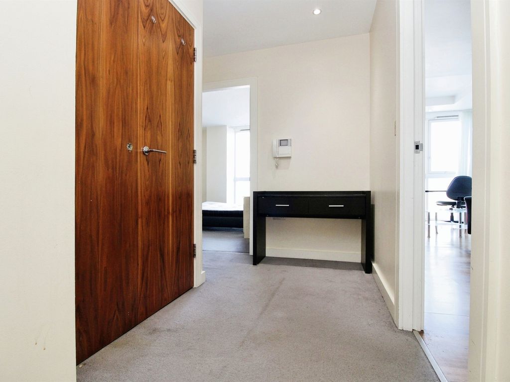 1 bed flat for sale in Newport Road, Roath, Cardiff CF24, £130,000