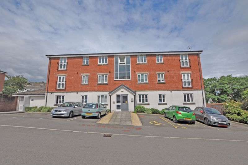 2 bed flat for sale in Superb Apartment, Flavius Close, Caerleon NP18, £134,950