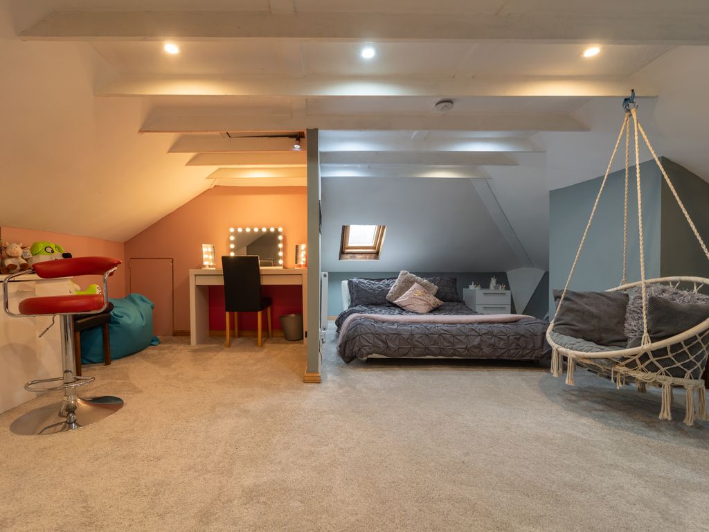 2 bed flat for sale in Alloa Road, Falkirk FK2, £118,995