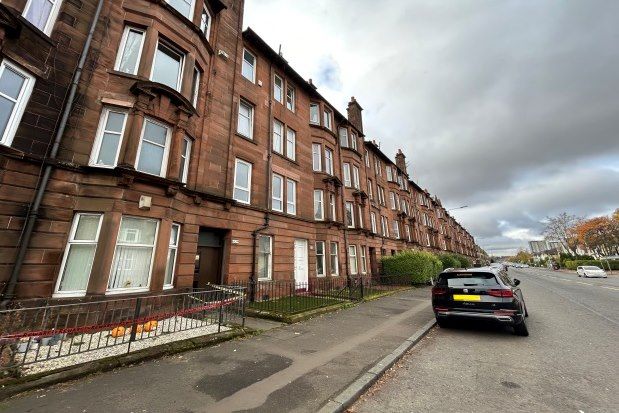 2 bed flat to rent in Dumbarton Road, Glasgow G14, £850 pcm