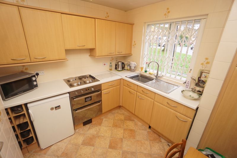 2 bed flat for sale in Carslake Avenue, Bolton BL1, £80,000