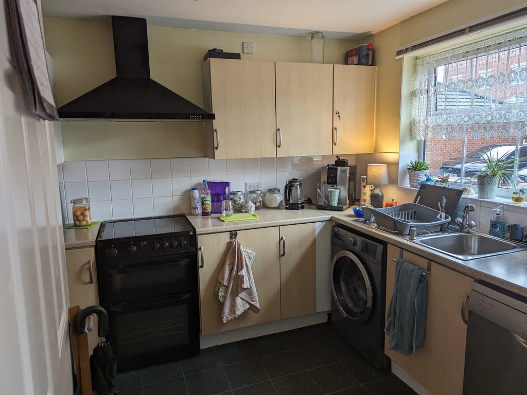 3 bed end terrace house for sale in Allenby Close, Lincoln LN3, £190,000