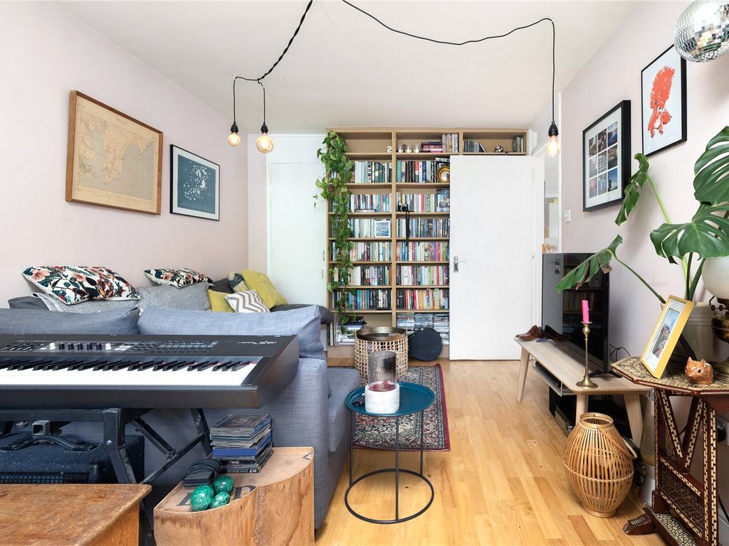 1 bed flat for sale in Levison Way, Archway, London N19, £325,000