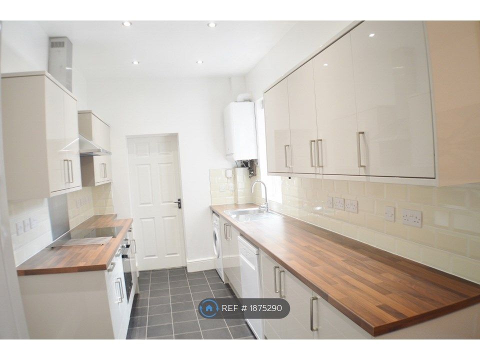 3 bed terraced house to rent in Shelton Street, Nottingham NG3, £1,690 pcm