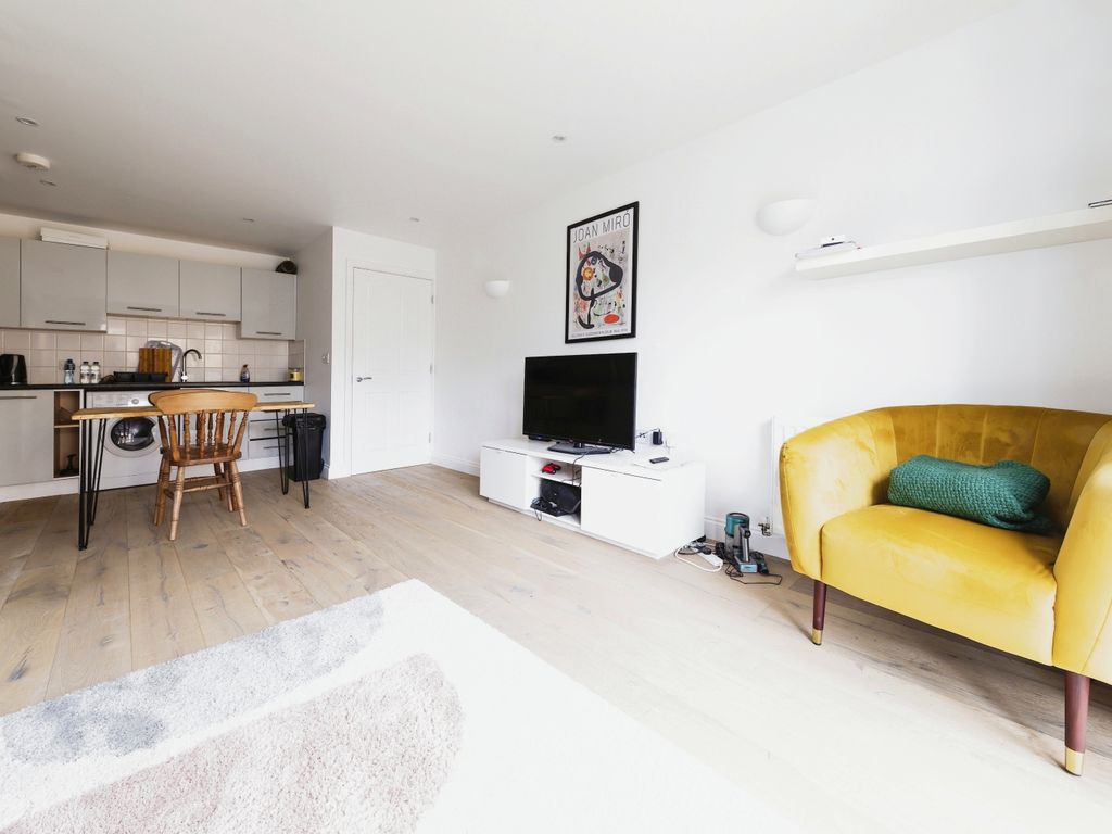 1 bed flat for sale in Brixton Water Lane, London SW2, £360,000