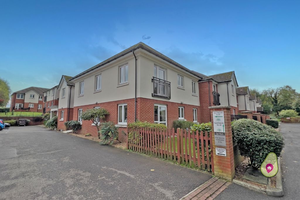 1 bed flat for sale in Sheppard Court, Chieveley Close, Tilehurst, Reading RG31, £80,000