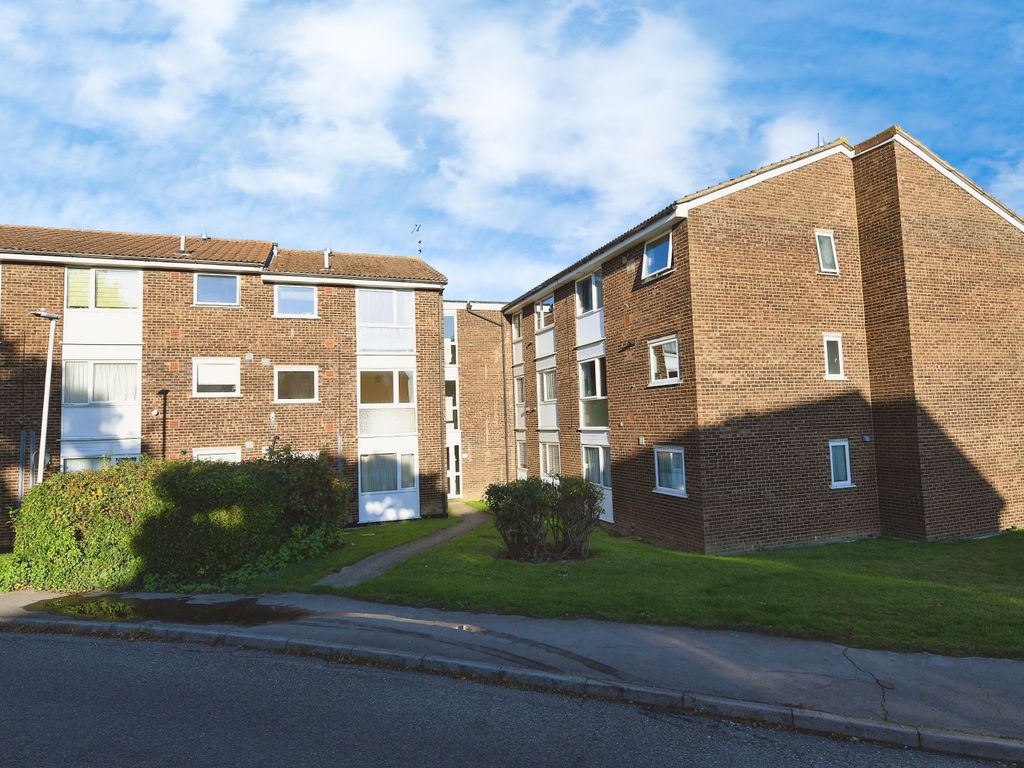 2 bed flat for sale in Lupin Drive, Chelmsford, Essex CM1, £195,000