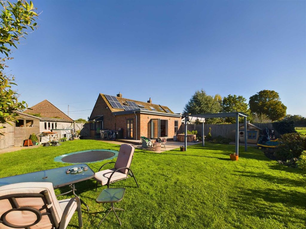 2 bed bungalow for sale in Kimblewick Road, Great Kimble - Stunning Views HP17, £550,000
