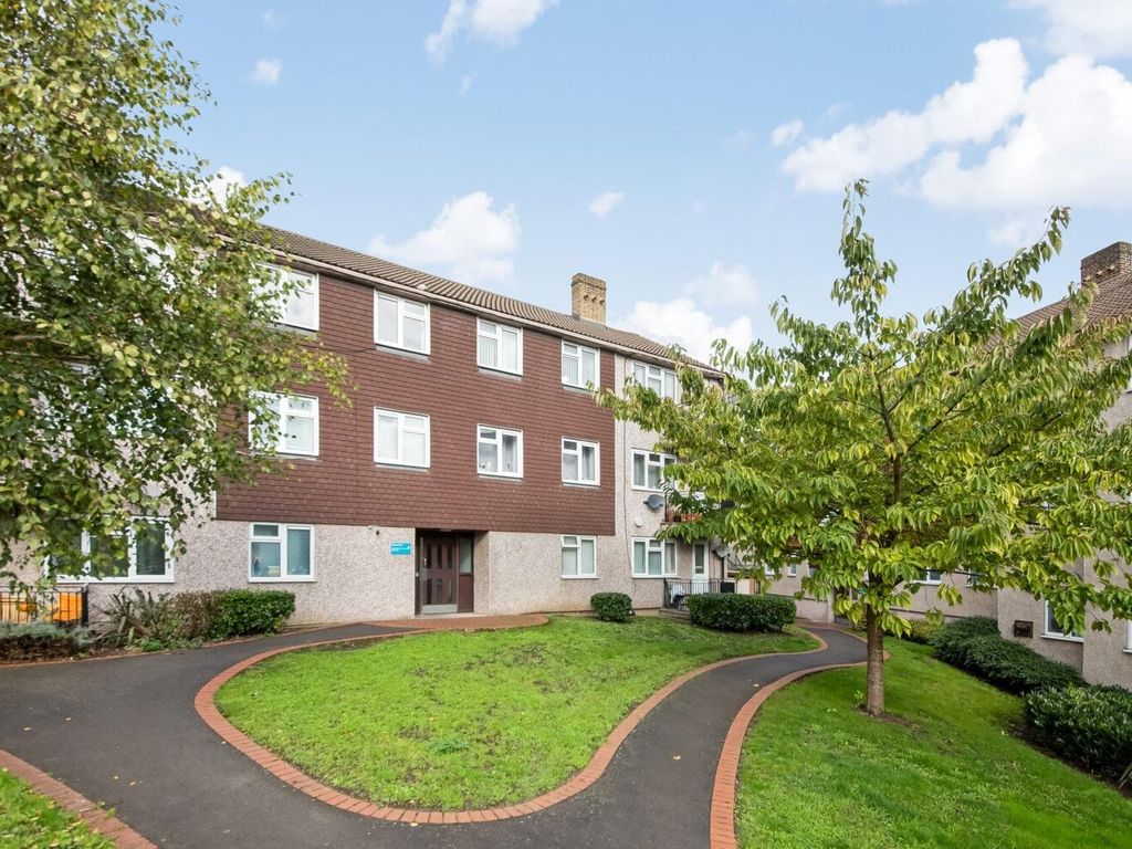 2 bed flat for sale in Anerley Hill, Crystal Palace, London SE19, £350,000