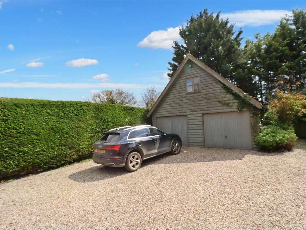 4 bed detached house to rent in High Easter, Chelmsford CM1, £2,750 pcm