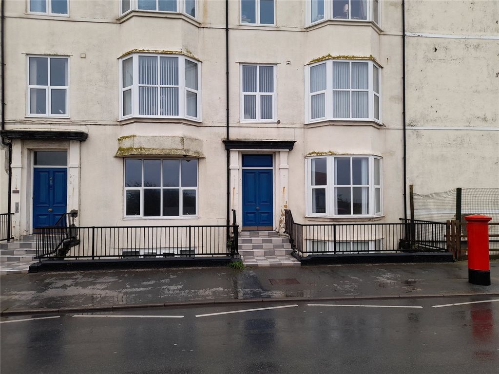 2 bed flat for sale in West Parade, Y Rhyl, West Parade, Rhyl LL18, £75,000