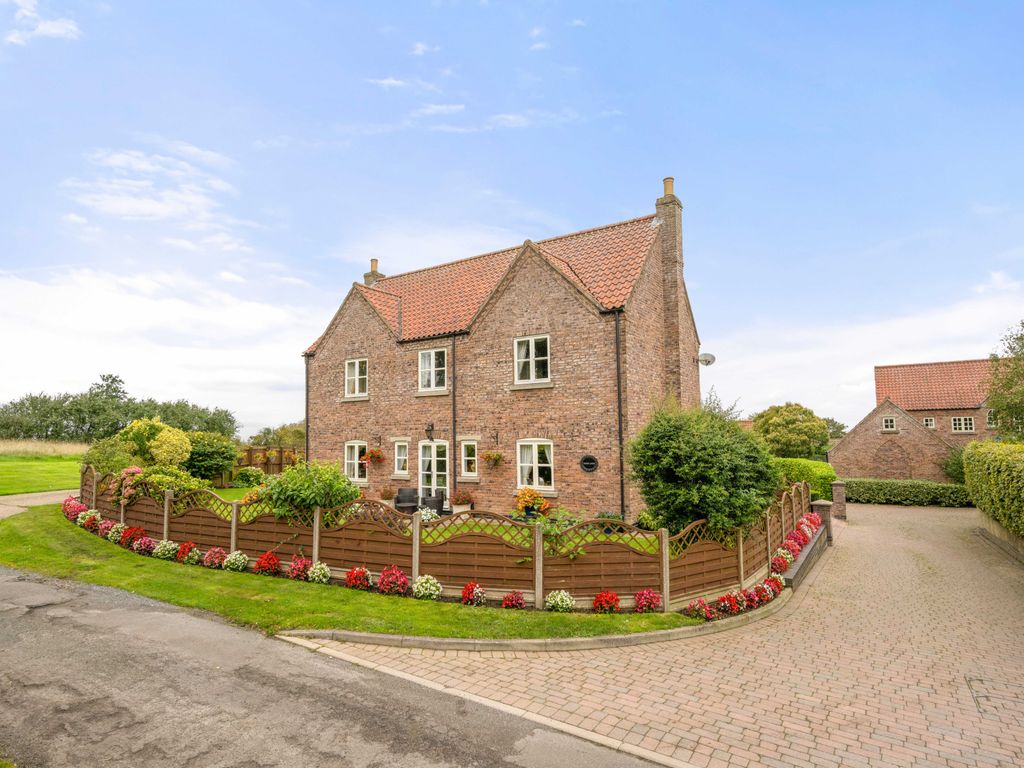 5 bed detached house for sale in Chapel Court, Fulletby, Horncastle LN9, £525,000
