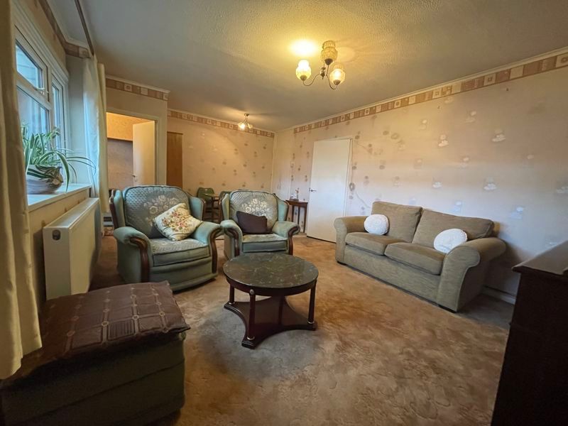 2 bed flat for sale in Burnt Oak Broadway, Burnt Oak, Edgware HA8, £140,000