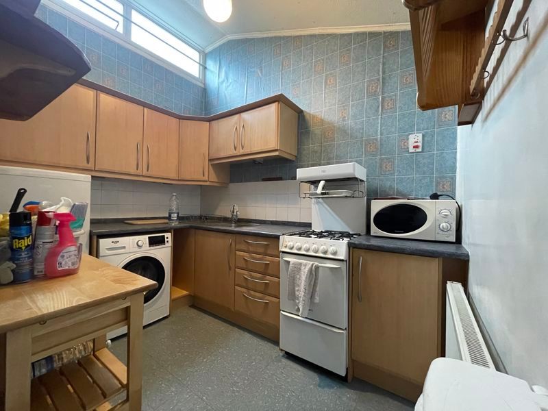 2 bed flat for sale in Burnt Oak Broadway, Burnt Oak, Edgware HA8, £140,000