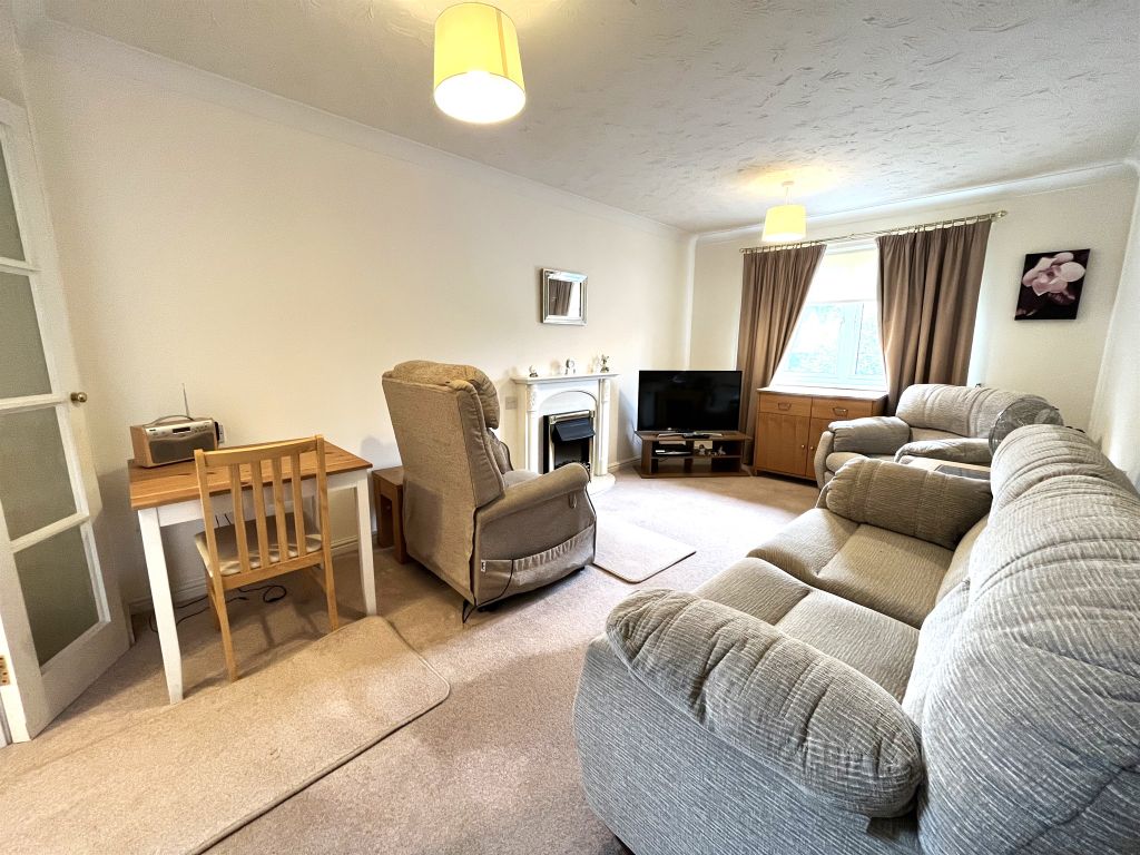 1 bed flat for sale in Fidlas Road, Heath, Cardiff CF14, £105,000