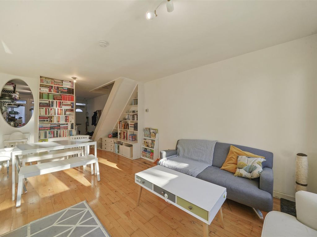 2 bed flat for sale in Randolph Gardens, Maida Vale, London NW6, £545,000