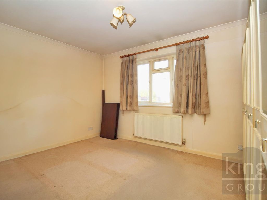 3 bed end terrace house for sale in Ruthven Avenue, Waltham Cross EN8, £550,000