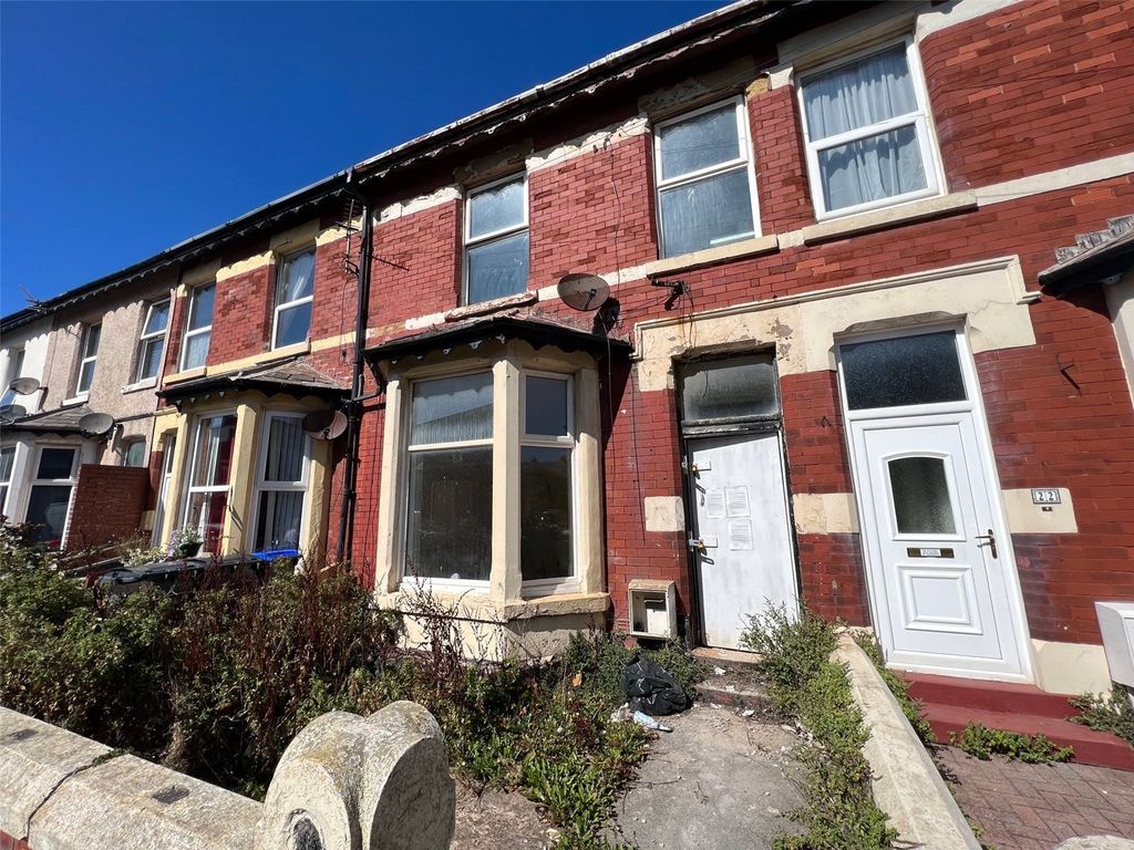 2 bed flat for sale in Bute Avenue, Blackpool, Lancashire FY1, £35,000