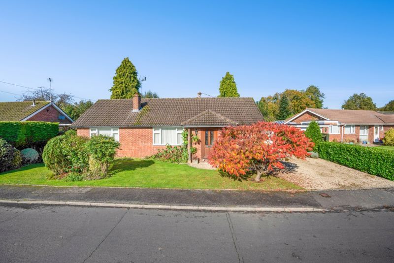 2 bed detached bungalow for sale in Bayley Gardens, Naphill, High Wycombe HP14, £615,000
