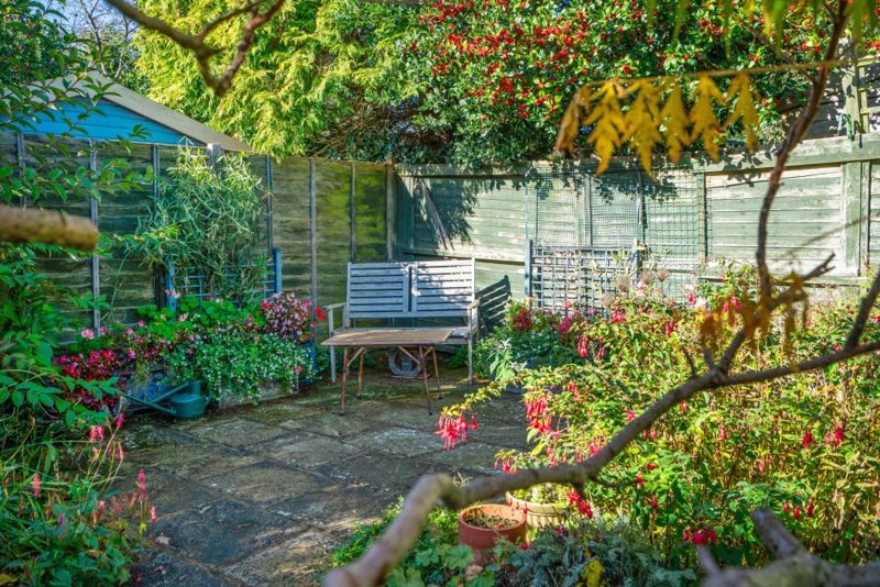 2 bed detached bungalow for sale in Bayley Gardens, Naphill, High Wycombe HP14, £615,000