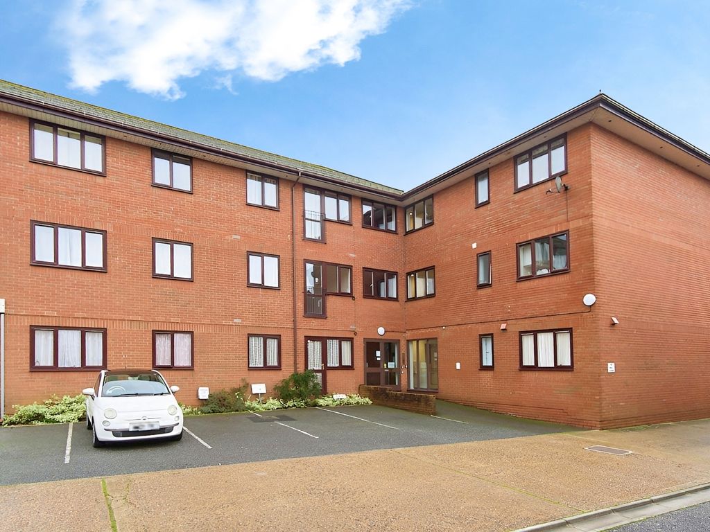 1 bed flat for sale in New Street, Newport, Isle Of Wight PO30, £120,000