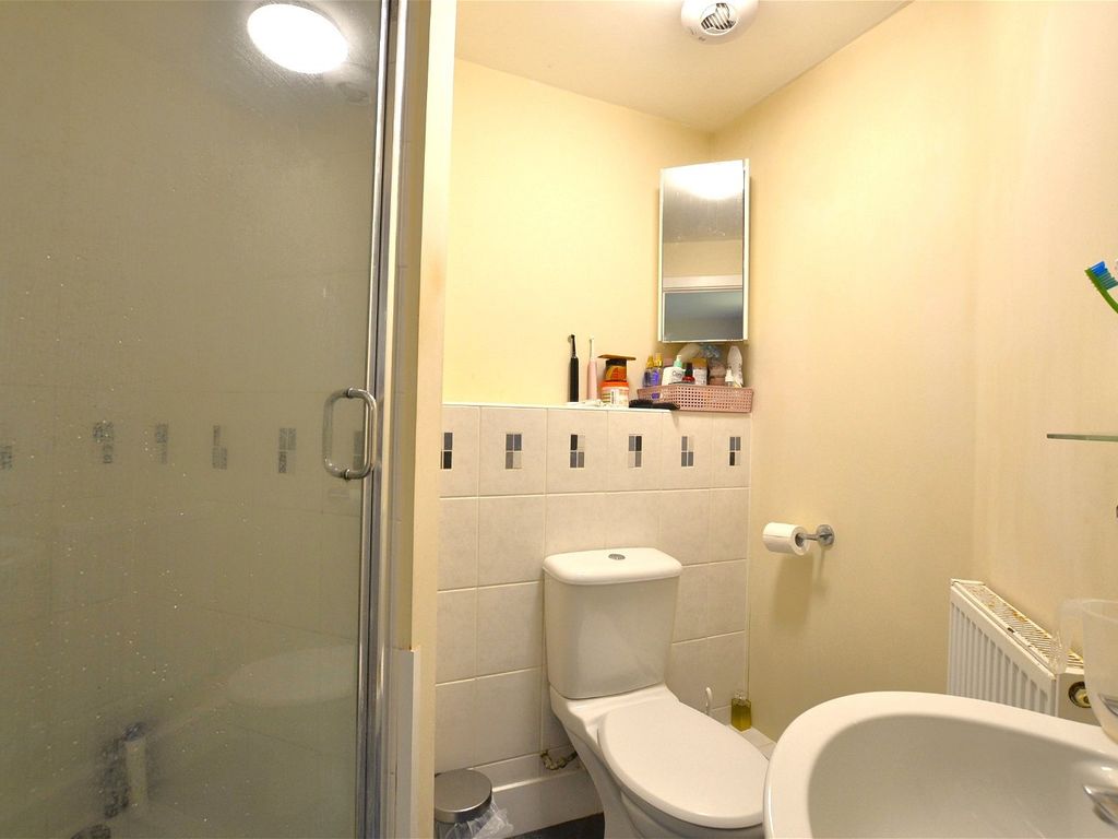 2 bed flat for sale in Suffolk Drive, Gloucester GL1, £150,000